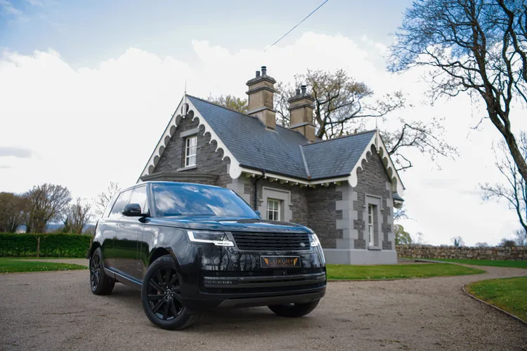 Black Range Rover outside a country gate lodge